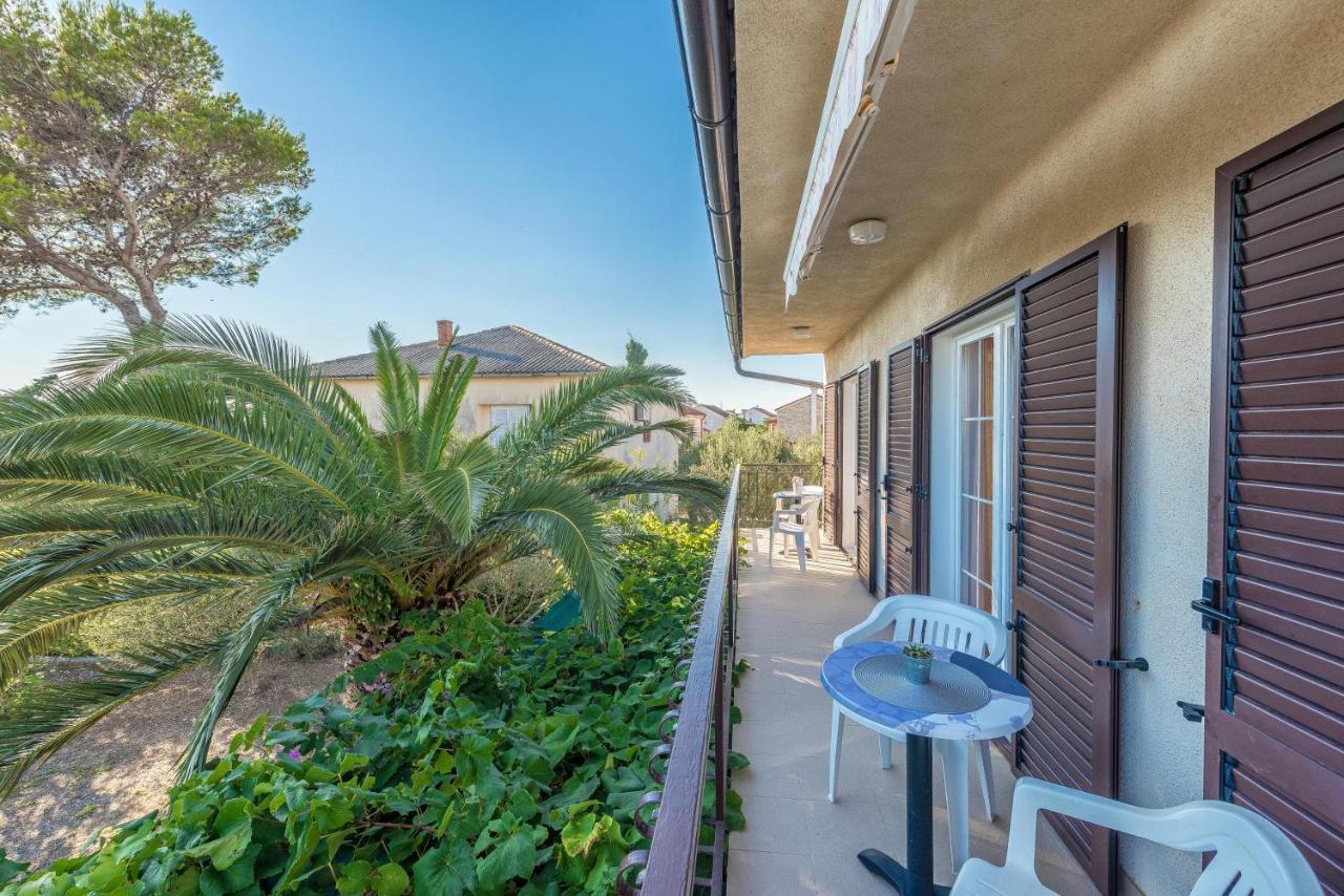 Apartments Navalia Novalja Exterior photo
